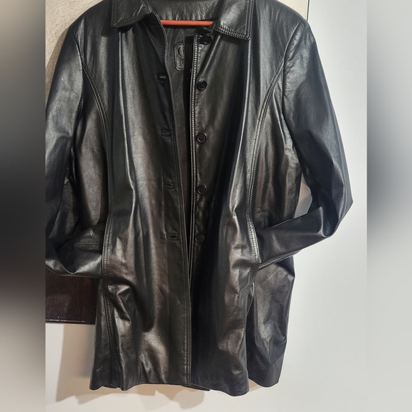 VINTAGE LEATHER RANCH - Picture 2 of 8